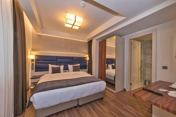 Golden Royal Hotel