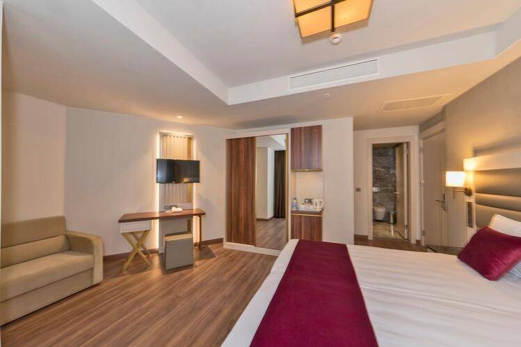 Golden Royal Hotel