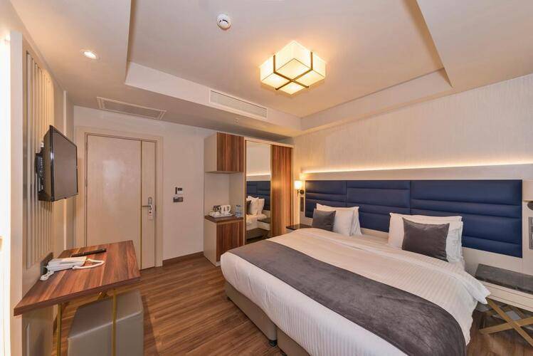 Golden Royal Hotel