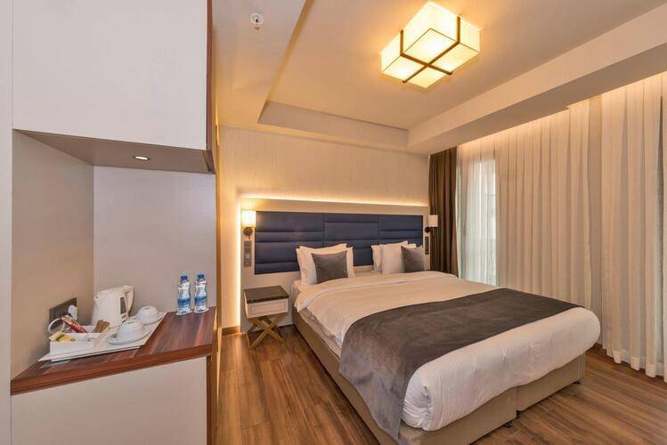 Golden Royal Hotel