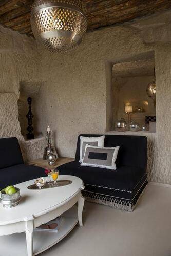 Hezen Cave Hotel