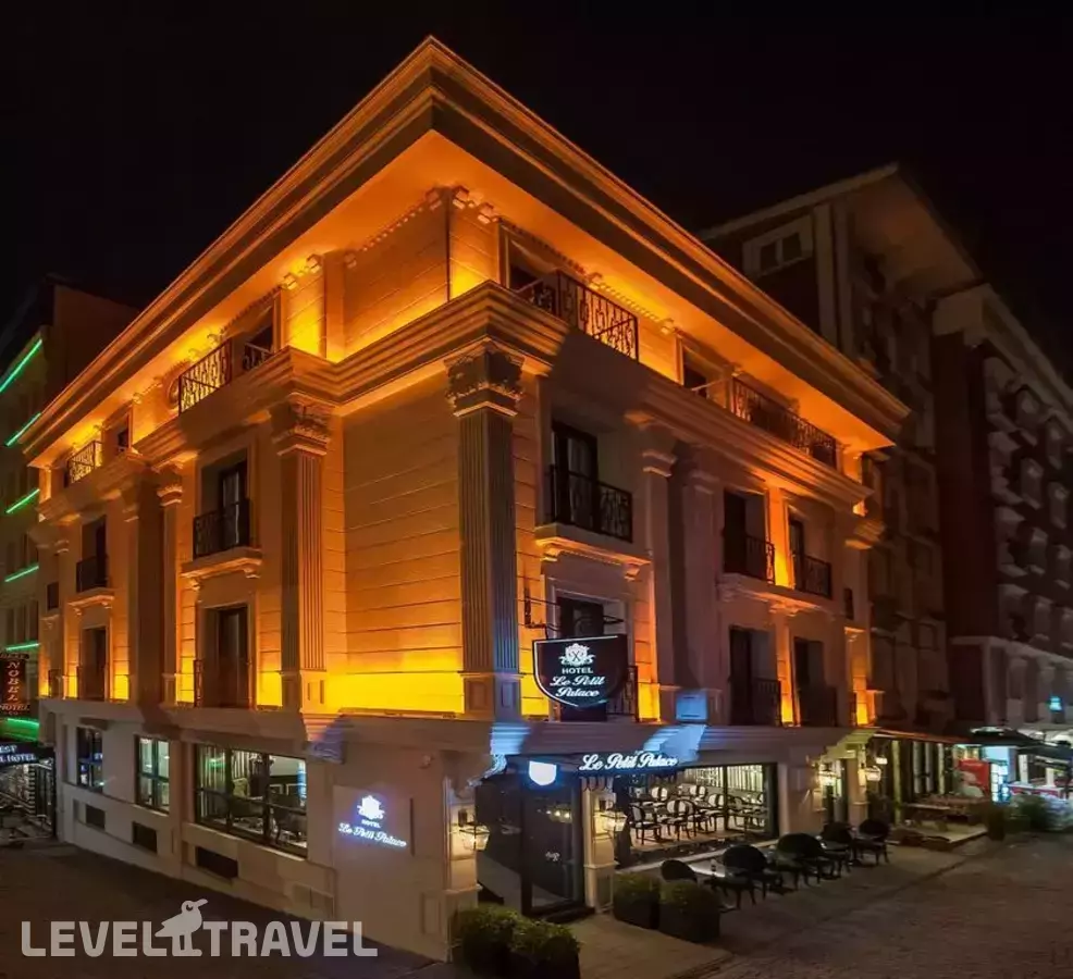 Le Petit Palace Hotel