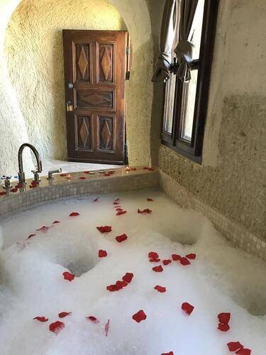 Seraphim Cave Hotel