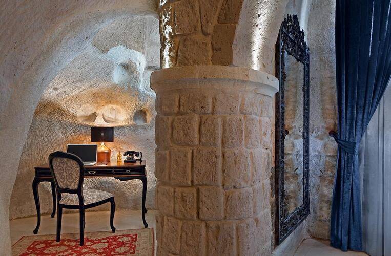 Seraphim Cave Hotel