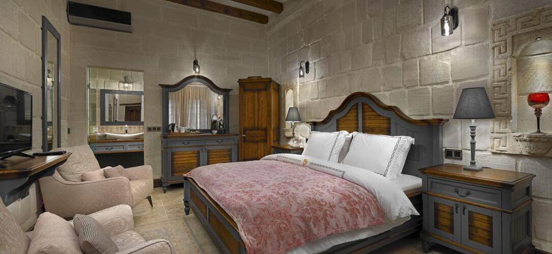 Seraphim Cave Hotel