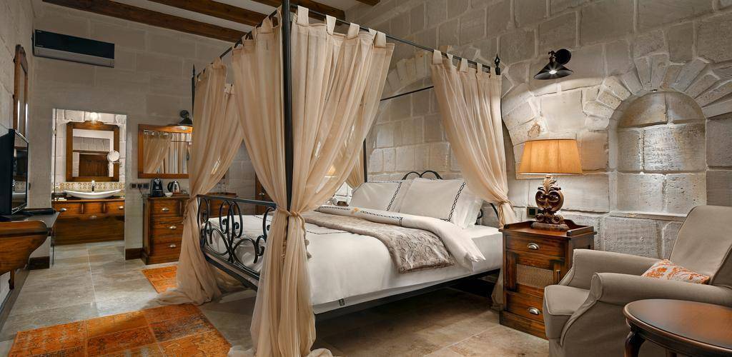 Seraphim Cave Hotel
