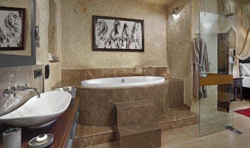 Seraphim Cave Hotel
