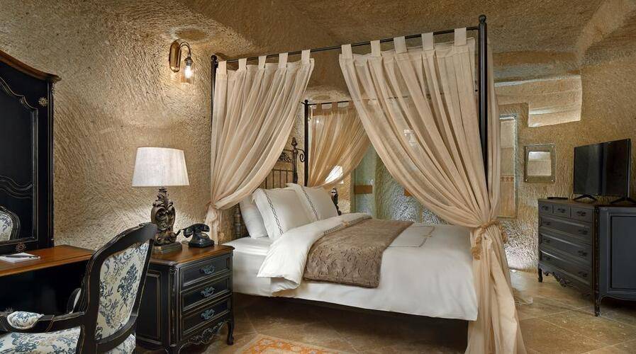 Seraphim Cave Hotel