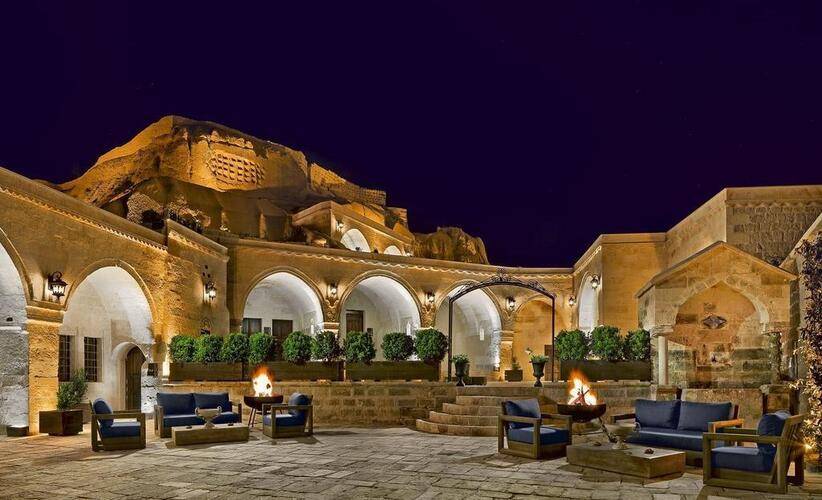 Seraphim Cave Hotel