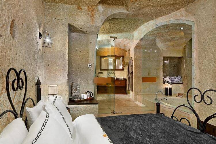 Seraphim Cave Hotel