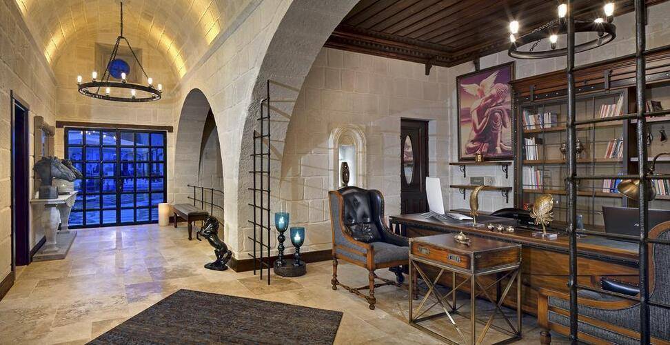 Seraphim Cave Hotel
