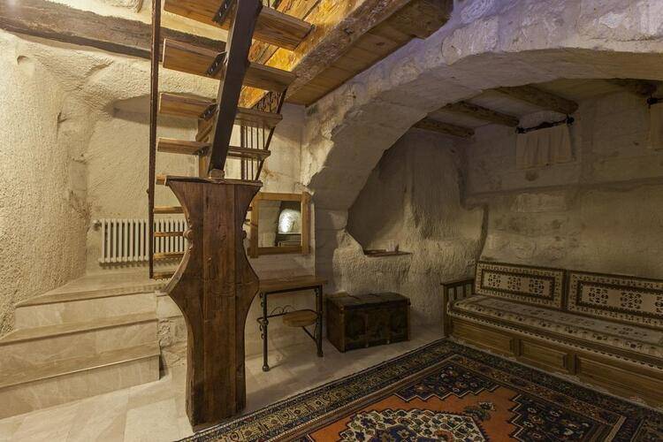 Mithra Cave Hotel