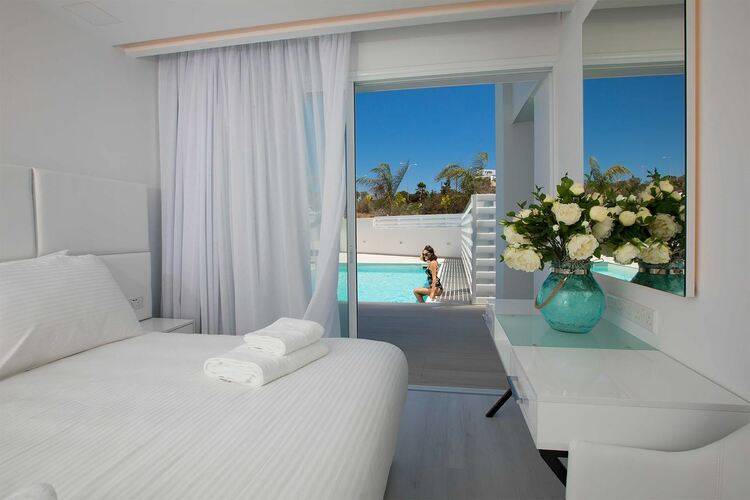 Napa Suites (Adults Only 18+)