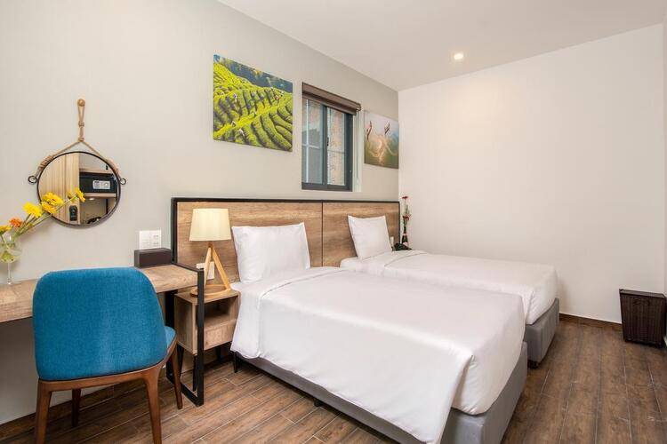 Golden Lotus Central Hotel