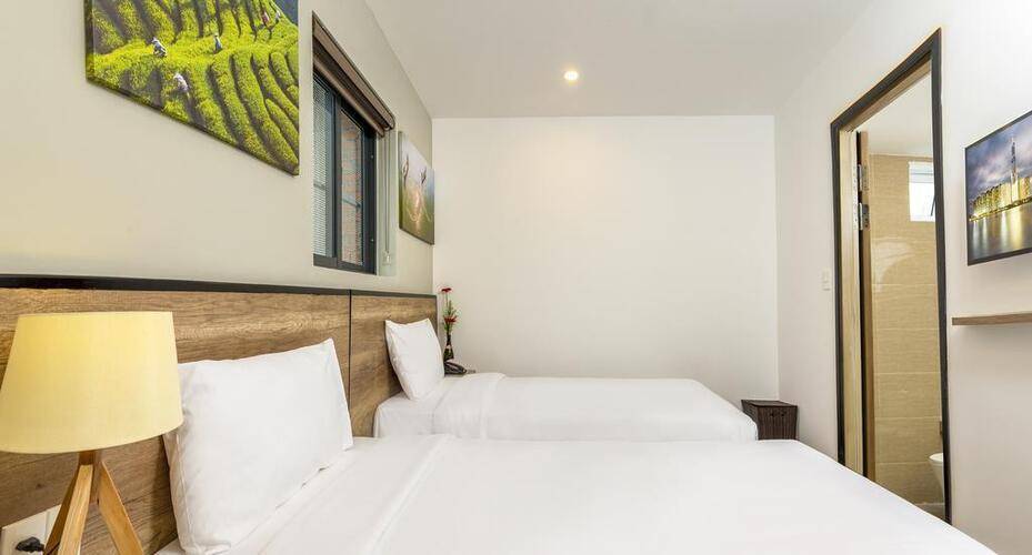 Golden Lotus Central Hotel