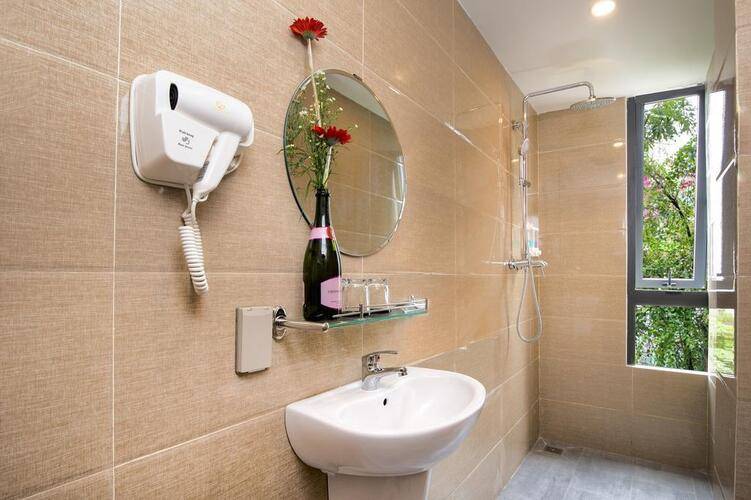 Golden Lotus Central Hotel