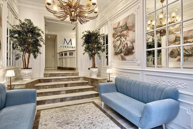 Mirrors Hotel