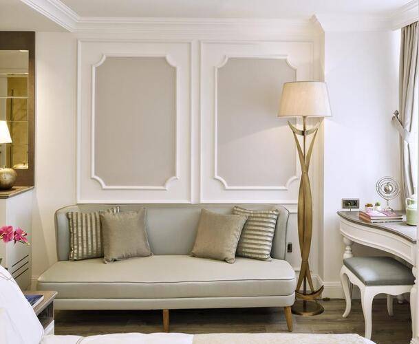 Mirrors Hotel