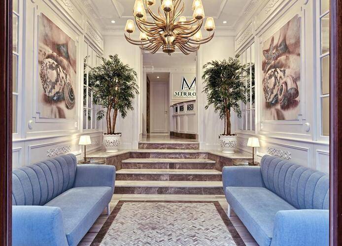 Mirrors Hotel