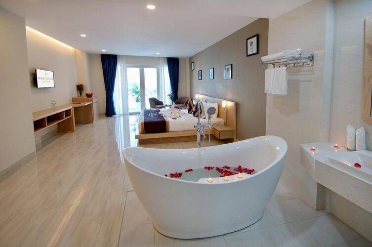 Monica Hotel Nha Trang