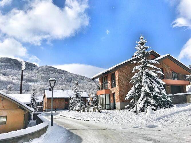 Teghenis Resort