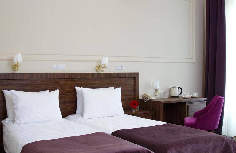 Золотой Век (Golden Age Hotel)