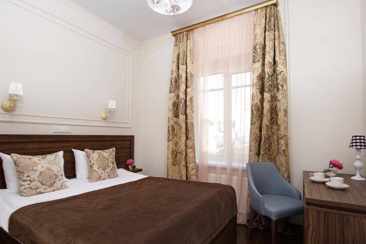 Золотой Век (Golden Age Hotel)