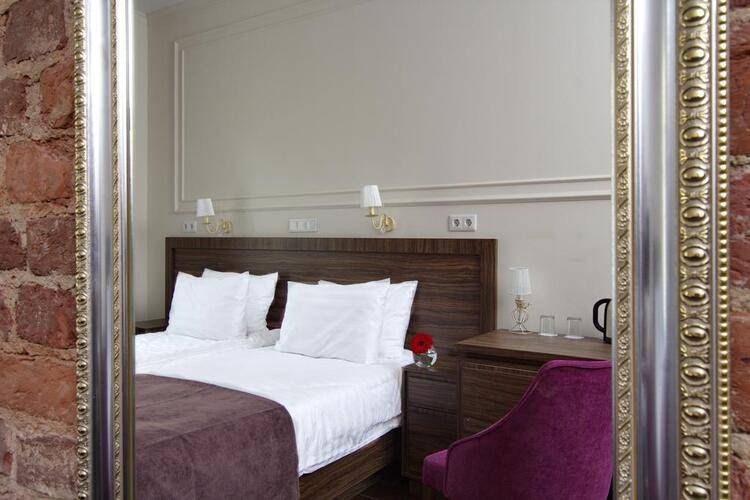 Золотой Век (Golden Age Hotel)