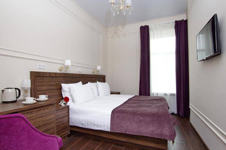 Золотой Век (Golden Age Hotel)