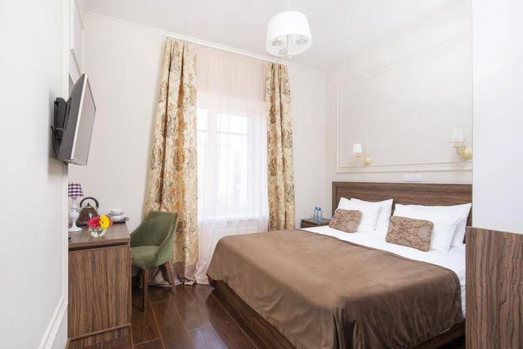 Золотой Век (Golden Age Hotel)