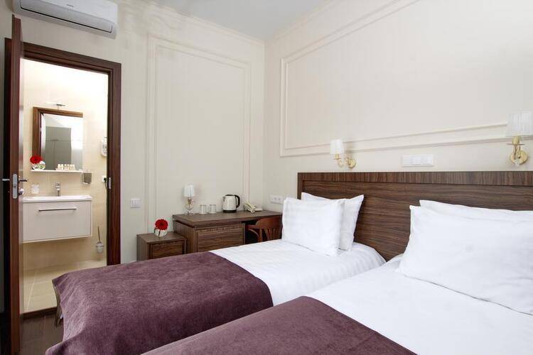 Золотой Век (Golden Age Hotel)