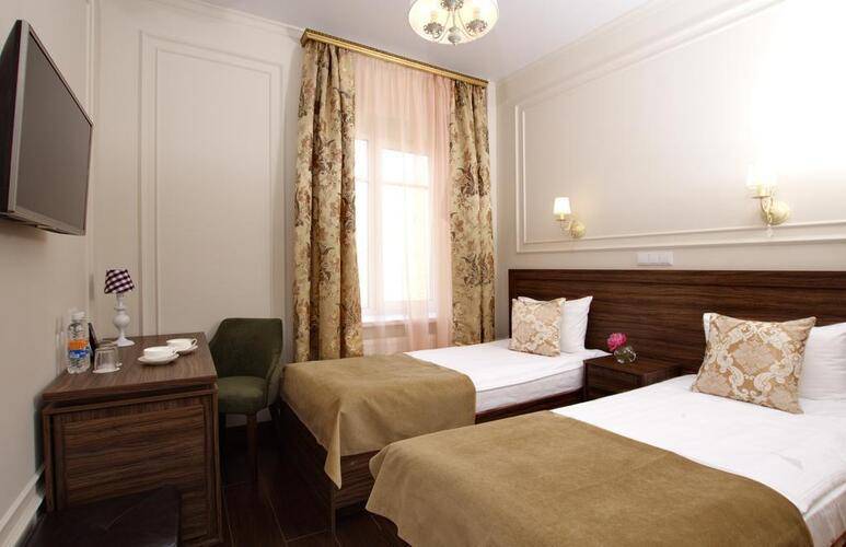 Золотой Век (Golden Age Hotel)