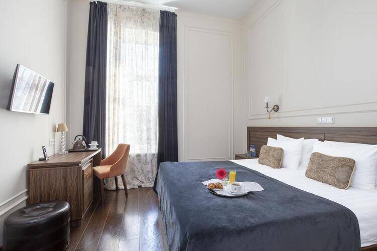 Золотой Век (Golden Age Hotel)