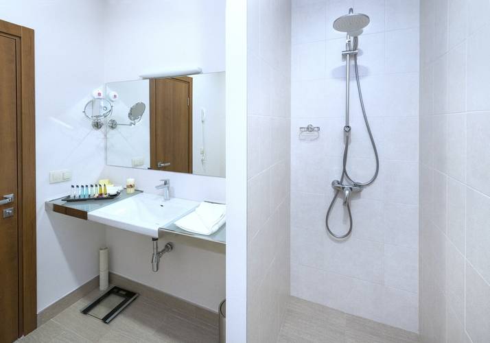 Ani Grand Hotel