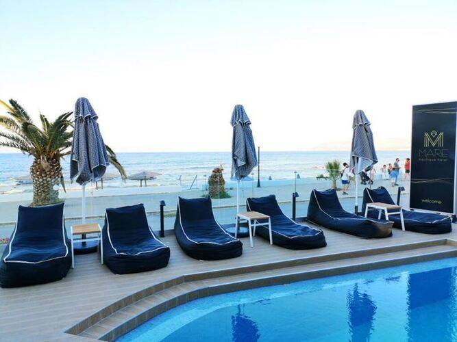 Mare Blue & Suites