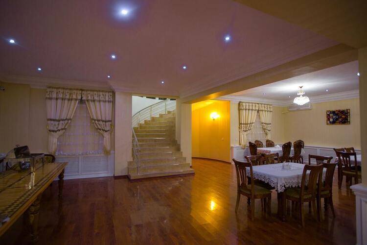 City Hotel