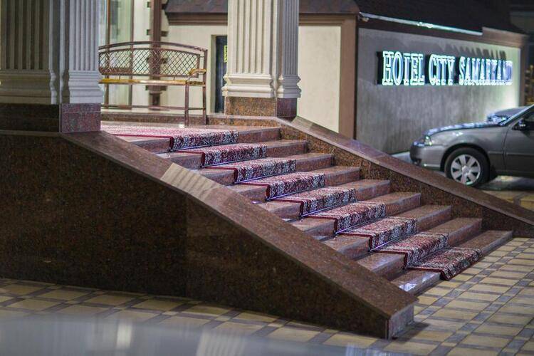 City Hotel