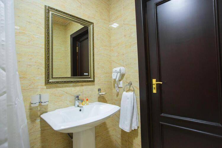 City Hotel