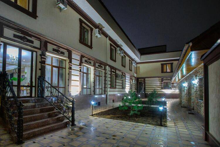 City Hotel