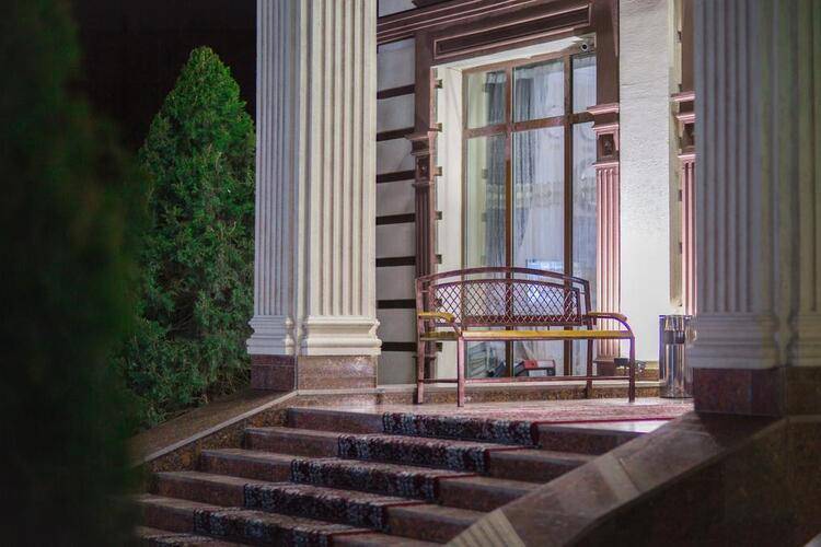 City Hotel