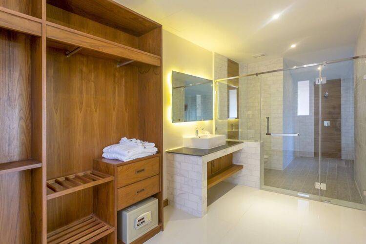 Floral Hotel Aura Samui Best Beach Hotel
