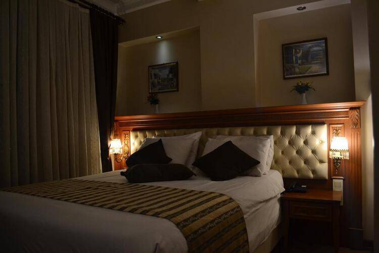 Seven Days Hotel