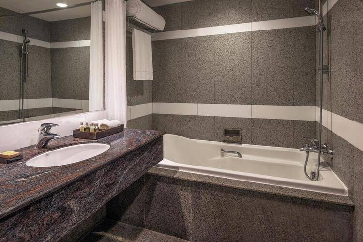 Doubletree By Hilton Bangkok Ploenchit