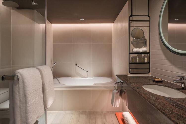 Doubletree By Hilton Bangkok Ploenchit