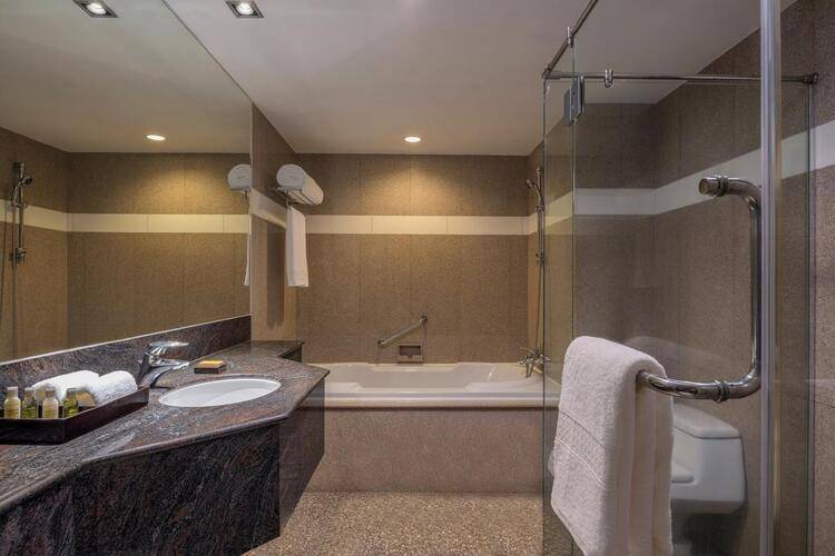 Doubletree By Hilton Bangkok Ploenchit