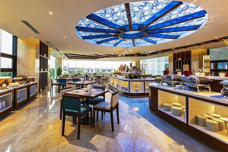 Maximilan Danang Beach Hotel
