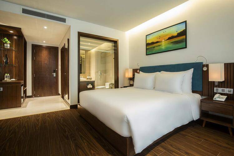 Maximilan Danang Beach Hotel
