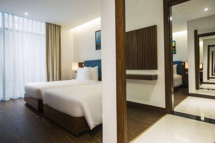 Maximilan Danang Beach Hotel