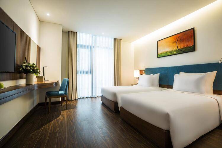 Maximilan Danang Beach Hotel