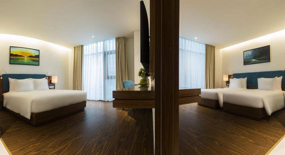 Maximilan Danang Beach Hotel